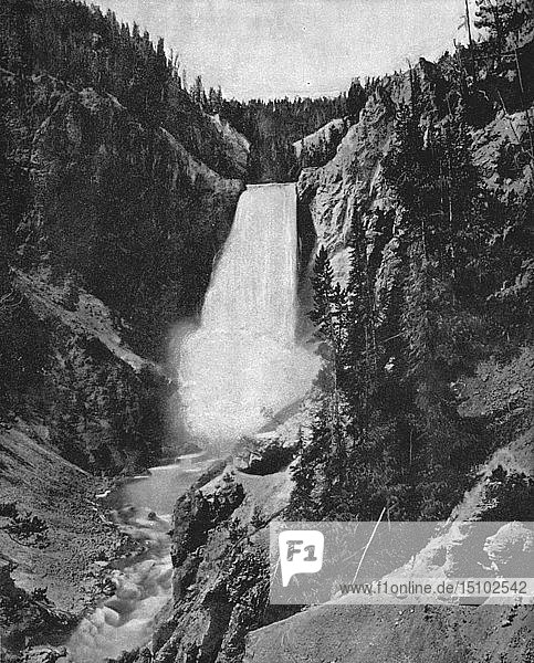 Yellowstone Falls  Wyoming  USA  um 1900. Schöpfer: Unbekannt.