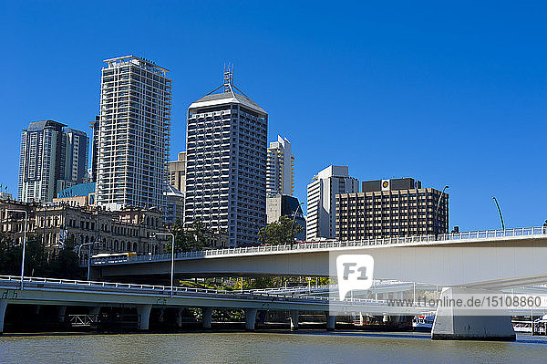 Stadtzentrum von Brisbane mit Brisbane River  Queensland  Australien