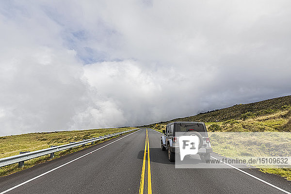 Jeep auf der Haleakala-Autobahn  Maui  Hawaii  USA