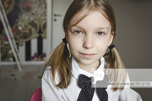 Bildnis eines Mädchens mit Schleife und Hemd