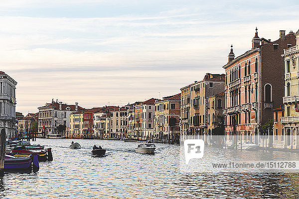Canal Grande bei Sonnenuntergang  Venedig  Italien