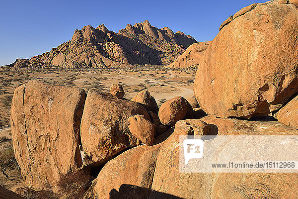 Afrika  Namibia  Erongo-Provinz  Spitzkoppe  Blick auf das Pontok-Gebirge