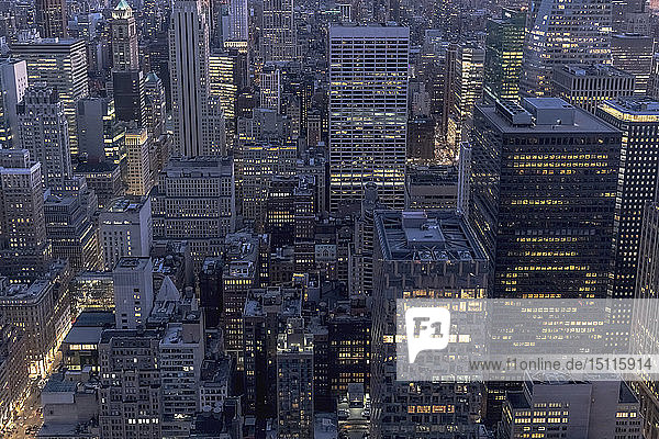 Stadtbild bei Nacht  Manhattan  New York City  USA