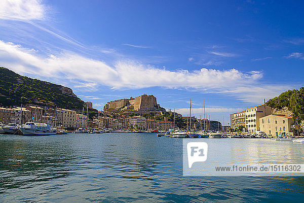 Frankreich  Korsika  Bonifacio  Hafen unterhalb der Zitadelle