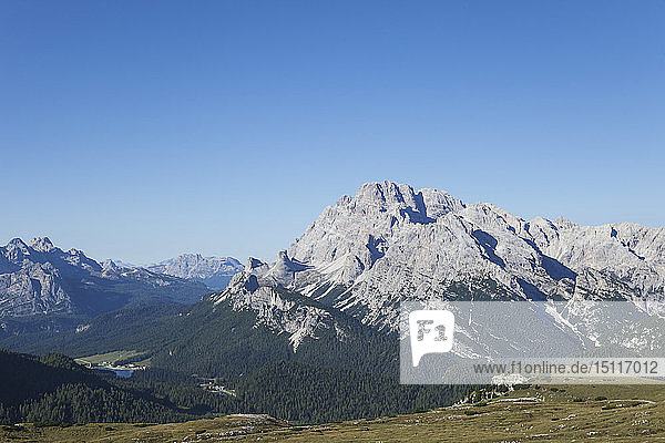 Misurina-See  Gebiet Tre Cime di Lavaredo  Naturpark Tre Cime  Unesco-Weltnaturerbe  Sextner Dolomiten  Italien
