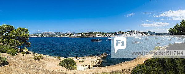 Spanien  Balearen  Mallorca  Panoramablick auf die Bucht von Santa Ponca