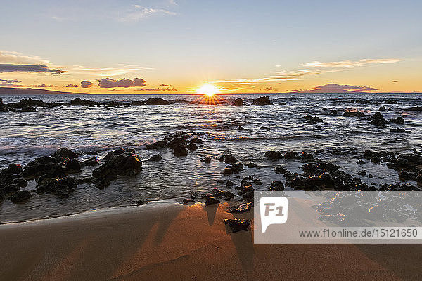 Keawakapu Beach at sunrise  Maui  Hawaii  USA