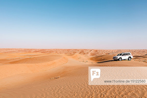 Sultanat Oman  Wahiba Sands  Dünenschlachten in einem SUV