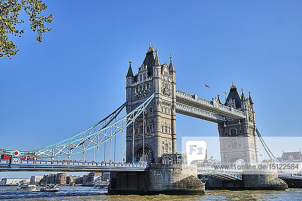 Großbritannien  London  Themse und Tower Bridge