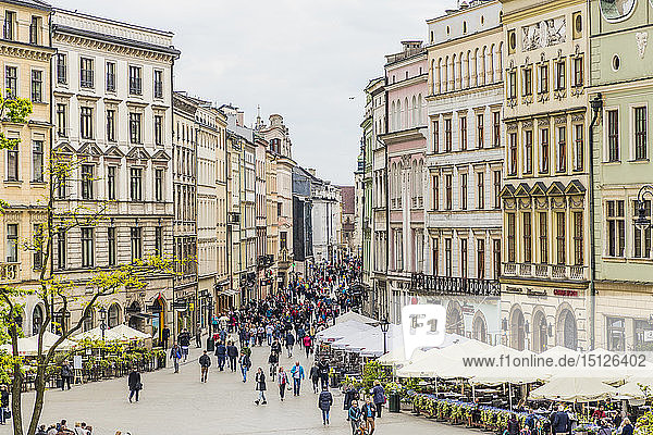 Ein Blick von oben auf den Hauptplatz in der mittelalterlichen Altstadt  UNESCO-Weltkulturerbe  Krakau  Polen  Europa