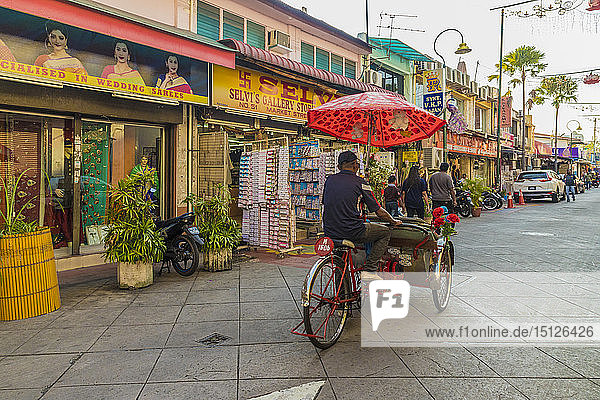 A street scene in Little India  George Town  Penang Island  Malaysia  Southeast Asia  Asia