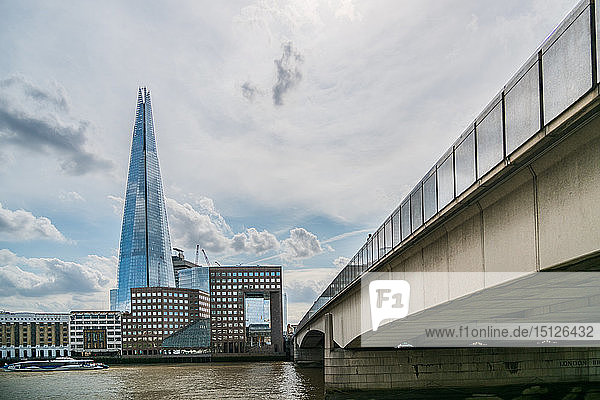 The Shard  London Bridge und die Themse  London  England  Vereinigtes Königreich  Europa