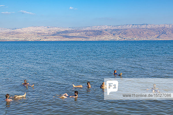Blick auf das Tote Meer am Strand von Kalia  Israel  Naher Osten