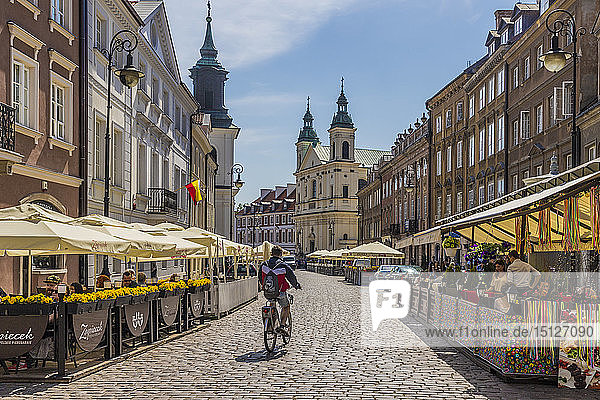 A street scene in the New Town in Warsaw  Poland  Europe