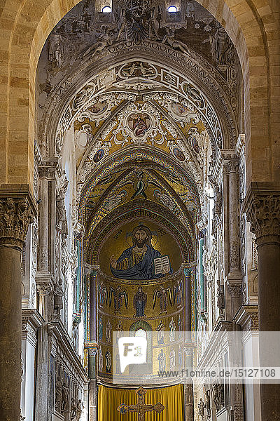Innenraum der Kathedrale von Cefalu  UNESCO-Weltkulturerbe  Sizilien  Italien  Europa