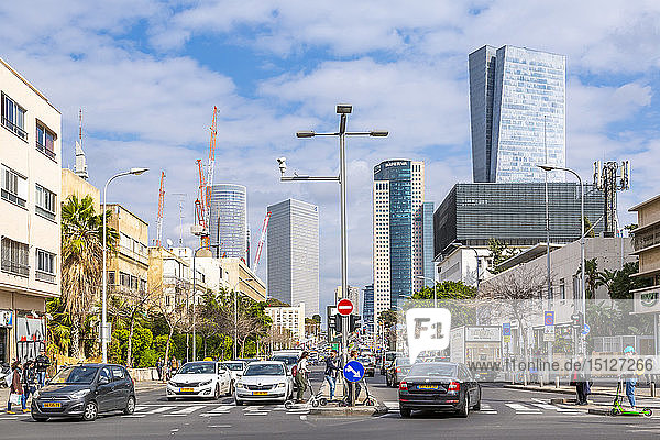 Blick auf Gebäude und die Eliezer-Kaplan-Straße  Tel Aviv  Israel  Naher Osten