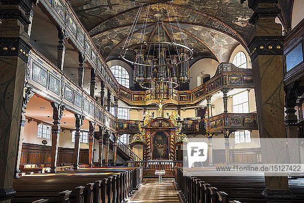 Innenraum der Dreifaltigkeitskirche neben dem Dom zu Speyer  Speyer  Deutschland  Europa