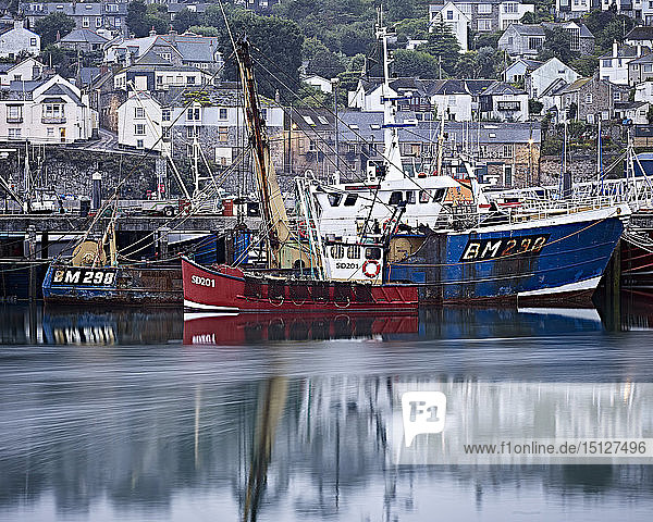 Fischerboote im Hafen  Newlyn  Cornwall  England  Vereinigtes Königreich  Europa