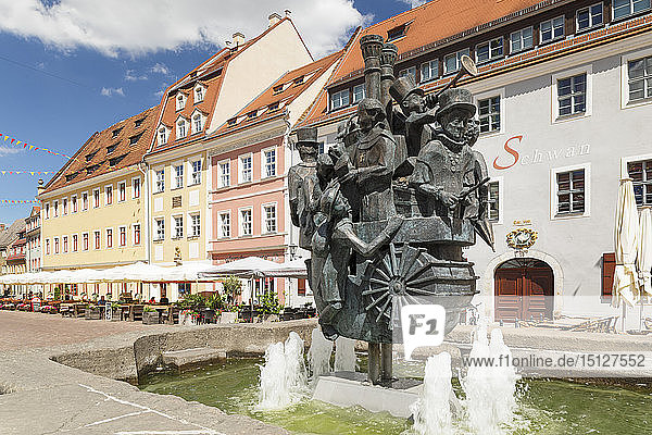 Springbrunnen am Untermarkt  Pirna  Sächsische Schweiz  Sachsen  Deutschland  Europa