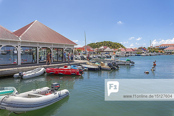 Blick auf den Hafen  Gustavia  St. Barthelemy (St. Barts) (St. Barth)  Westindische Inseln  Karibik  Mittelamerika