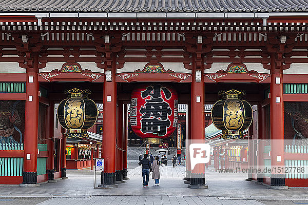 Sensoji-Tempel zur Zeit der Kirschblüte  Tokio  Japan  Asien