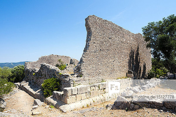 Capitolium  Ruins of Main temple on the Arx  Roman town of Cosa  Ansedonia  Grosseto province  Maremma  Tuscany  Italy  Europe