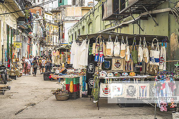 Lokaler Souvenirmarkt  La Habana (Havanna)  Kuba  Westindien  Karibik  Mittelamerika