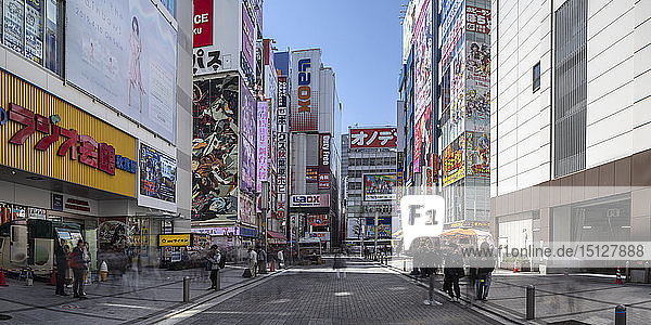 Das futuristische Einkaufsviertel Akihabara Electric Town  Tokio  Japan  Asien