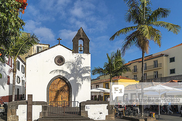 Die Fassade der Kapelle Corpo Santo in der Altstadt  Funchal  Region Madeira  Portugal  Atlantik  Europa