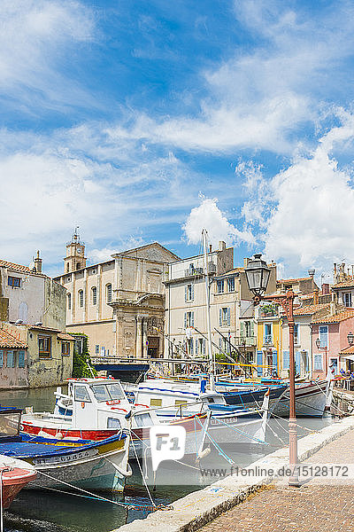 Boote im Hafen von Martigues  Bouches-du-Rhone  Provence  Provence-Alpes-Cote d'Azur  Frankreich  Europa