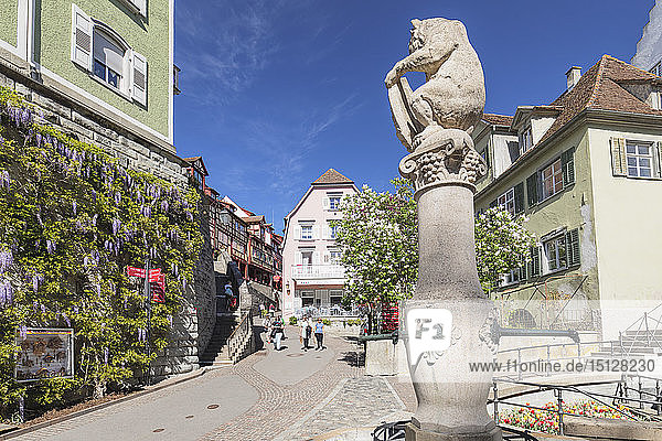 Fountain in the old town  Meersburg  Lake Constance  Baden-Wurttemberg  Germany  Europe