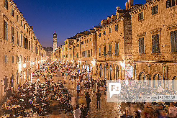 Abend in der Altstadt  Dubrovnik  Kroatien  Europa