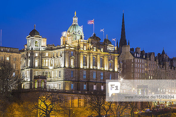 Hauptsitz der Bank of Scotland und Altstadt  UNESCO-Weltkulturerbe  Edinburgh  Schottland  Vereinigtes Königreich  Europa