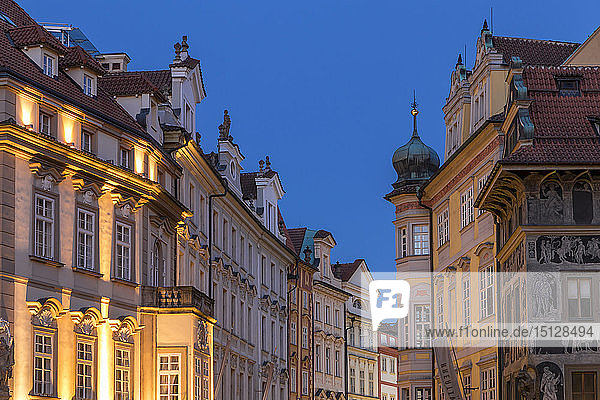 Fassaden historischer Gebäude in der Nähe des Altstädter Marktplatzes  UNESCO-Weltkulturerbe  Prag  Böhmen  Tschechische Republik  Europa