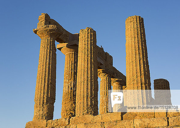 Sandstone columns of the Temple of Hera (Temple of Juno)  in the UNESCO World Heritage Site listed Valley of the Temples  Agrigento  Sicily  Italy  Mediterranean  Europe