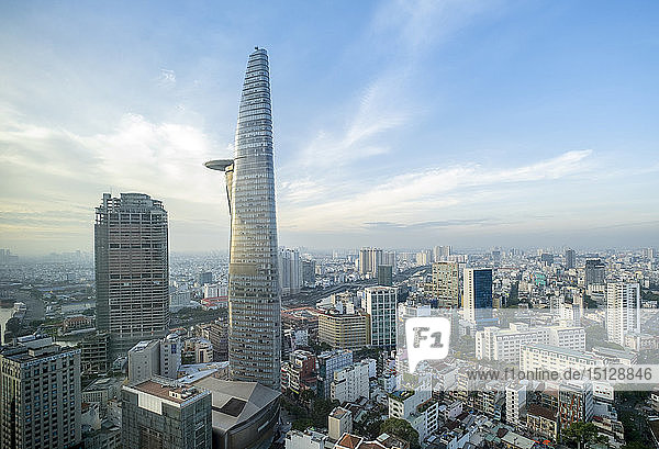 Skyline des zentralen Geschäftsviertels von Ho-Chi-Minh-Stadt mit dem Bitexco Tower  Ho-Chi-Minh-Stadt  Vietnam  Indochina  Südostasien  Asien