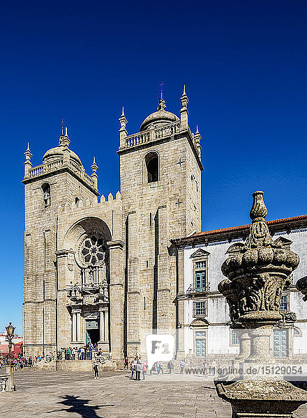 Se Kathedrale  Pelourinho-Platz  Porto  Portugal  Europa