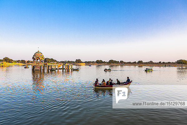 Gadisar-See im späten Nachmittagslicht  Jaisalmer  Rajasthan  Indien  Asien