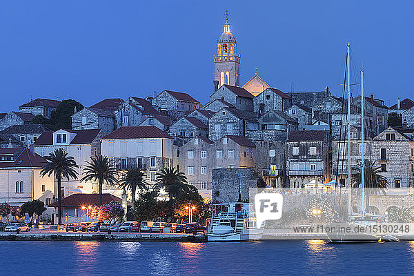 Hafen und Altstadt von Korcula  Insel Korcula  Dalmatien  Kroatien  Europa