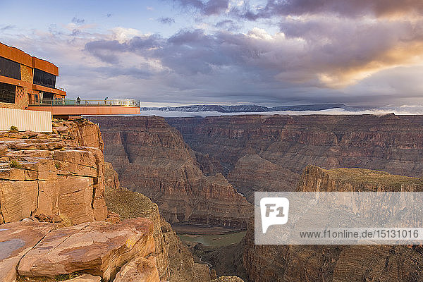 Sky Walk über den Grand Canyon und den Colorado River  UNESCO-Welterbe  Arizona  Vereinigte Staaten von Amerika  Nordamerika