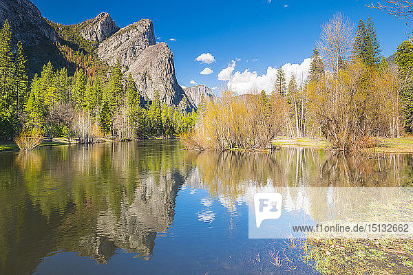 Drei Brüder  Yosemite-Nationalpark  UNESCO-Welterbe  Kalifornien  Vereinigte Staaten von Amerika  Nordamerika