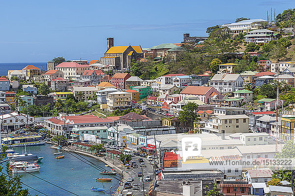 Erhöhter Blick auf den Carenage von St. George's  Grenada  Inseln über dem Winde  Westindien  Karibik  Mittelamerika