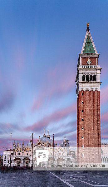Die Basilika San Marco  Markusplatz  Venedig  Italien  Europa
