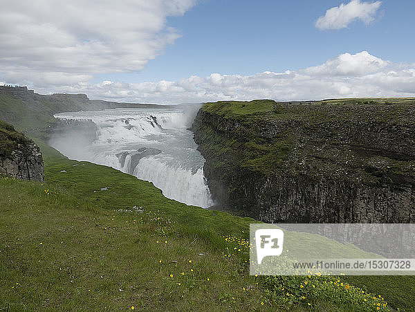 Wasserfall mit Panoramablick  Gullfoss  Island