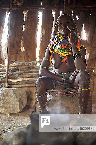 Muhila woman in her traditional house  Kehamba  Chibia  Angola