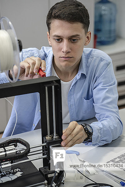Student setting up 3D printer