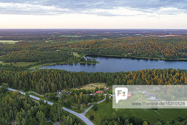 Ein See bei Sonnenuntergang in der Region Tjust  Südost-Schweden
