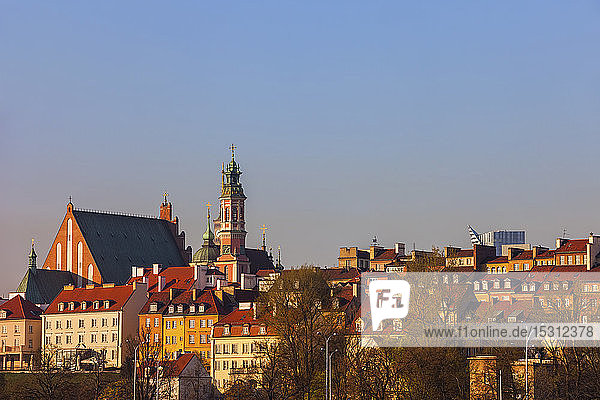 Skyline der Altstadt bei Sonnenaufgang  Warschau  Polen
