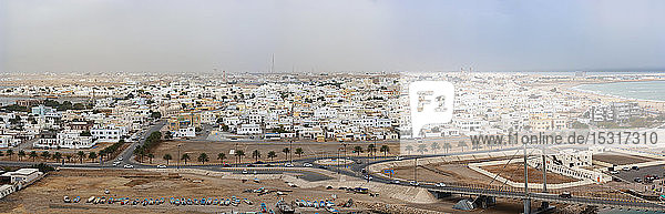 Panoramablick auf die Stadt Sur Oman