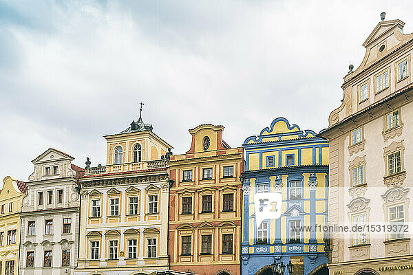 Reihe von Stadthäusern auf dem Altstädter Ring  Prag  Tschechische Republik
